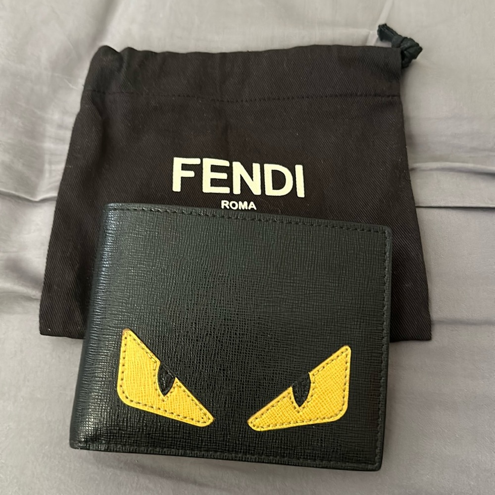 I buy this wallet from Tokyo, it’s couples time used